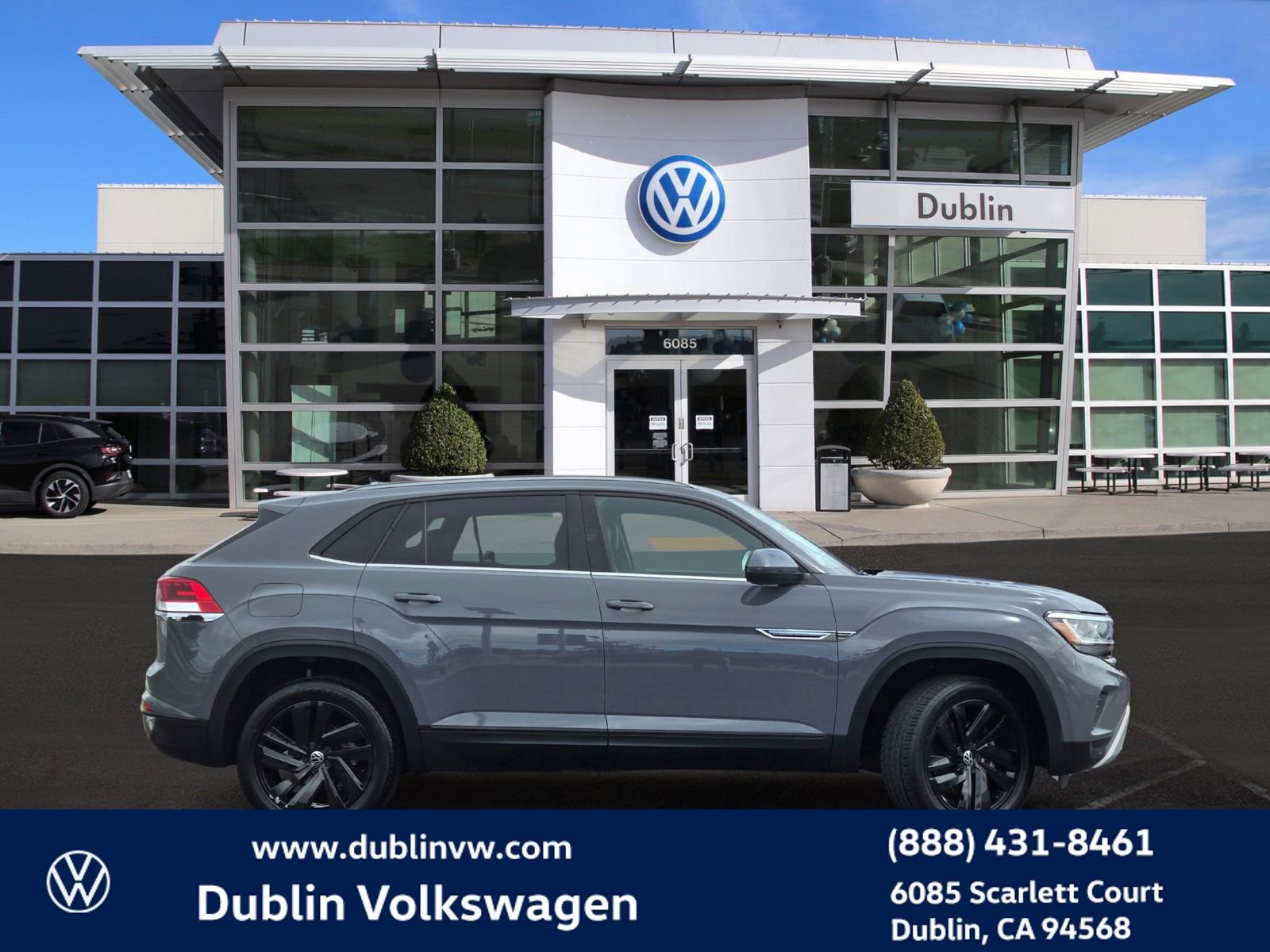 Used 2022 Volkswagen Atlas Cross Sport SE w/ Panoramic Sunroof Package image 3