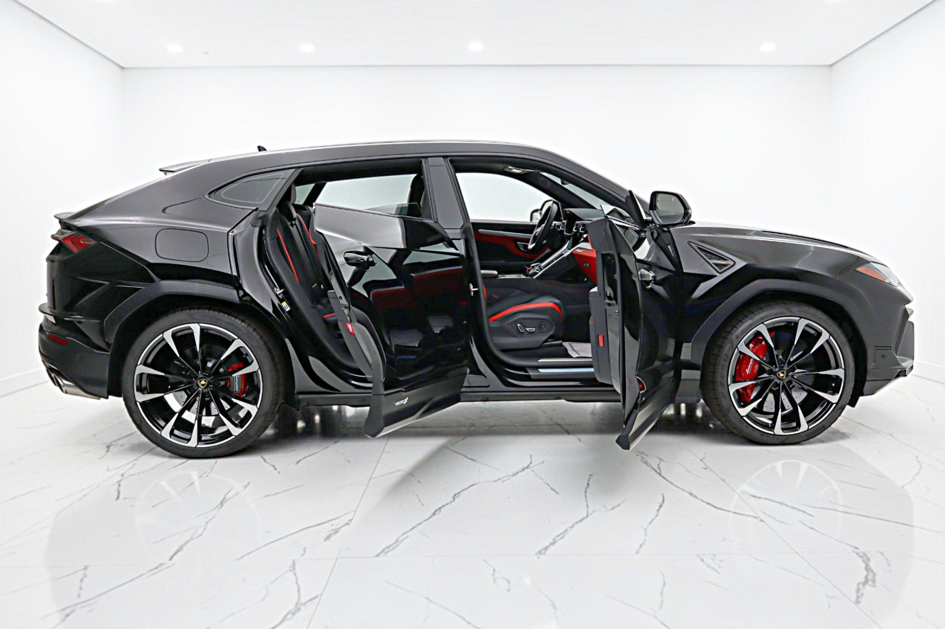 Used 2024 Lamborghini Urus S AWD/4WD image 15