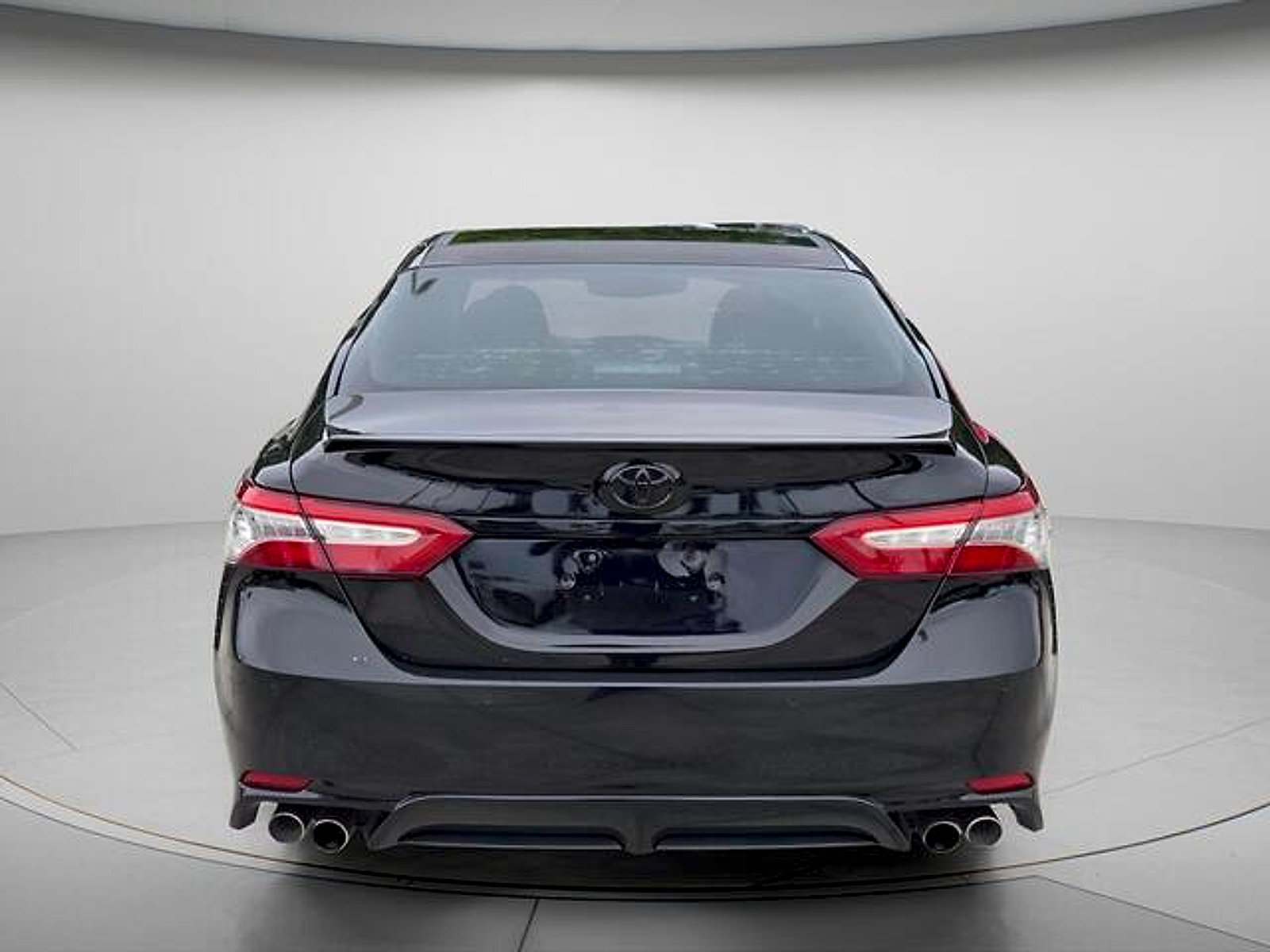 Used 2018 Toyota Camry XSE FWD image 6