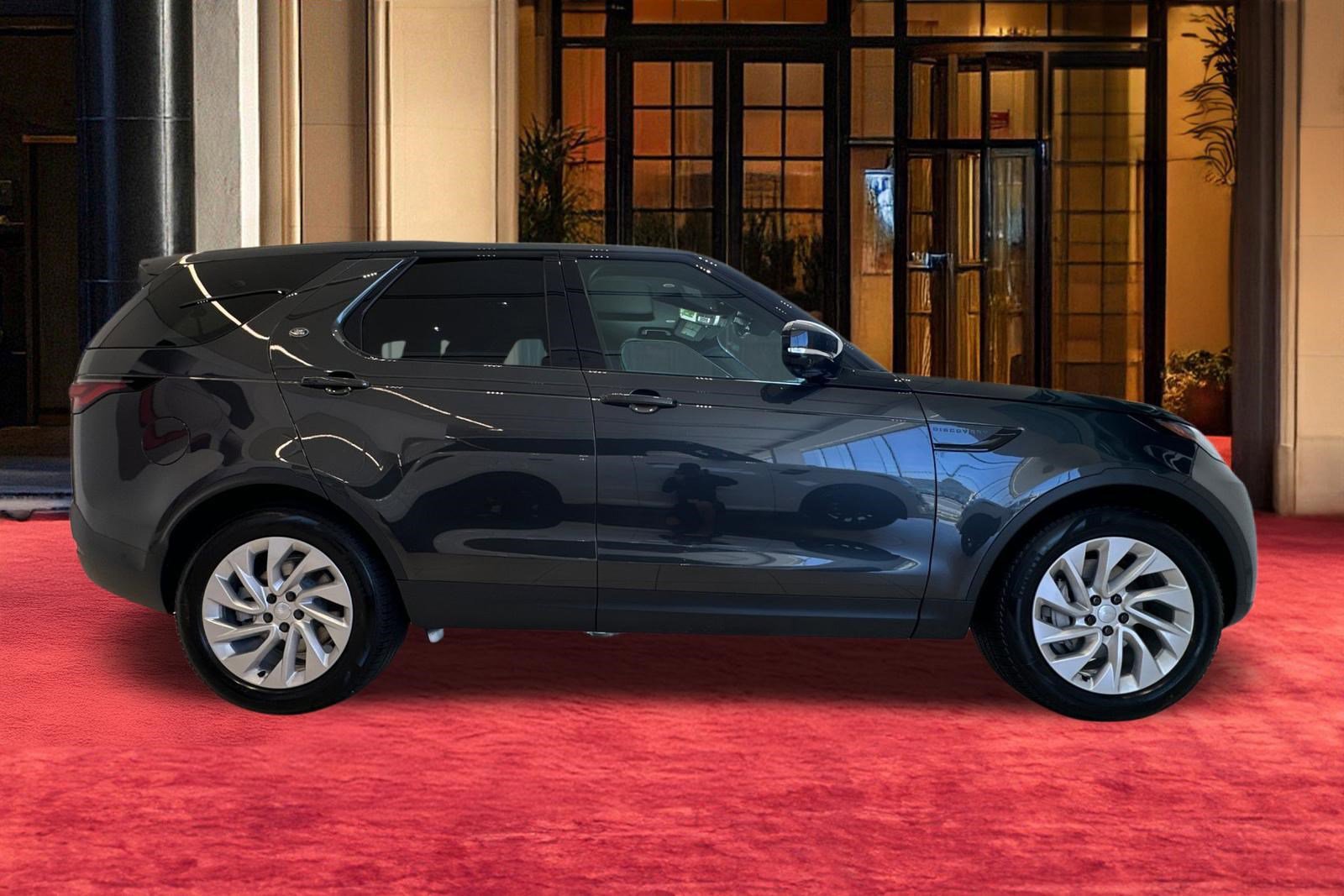 New 2026 Land Rover Discovery S image 9