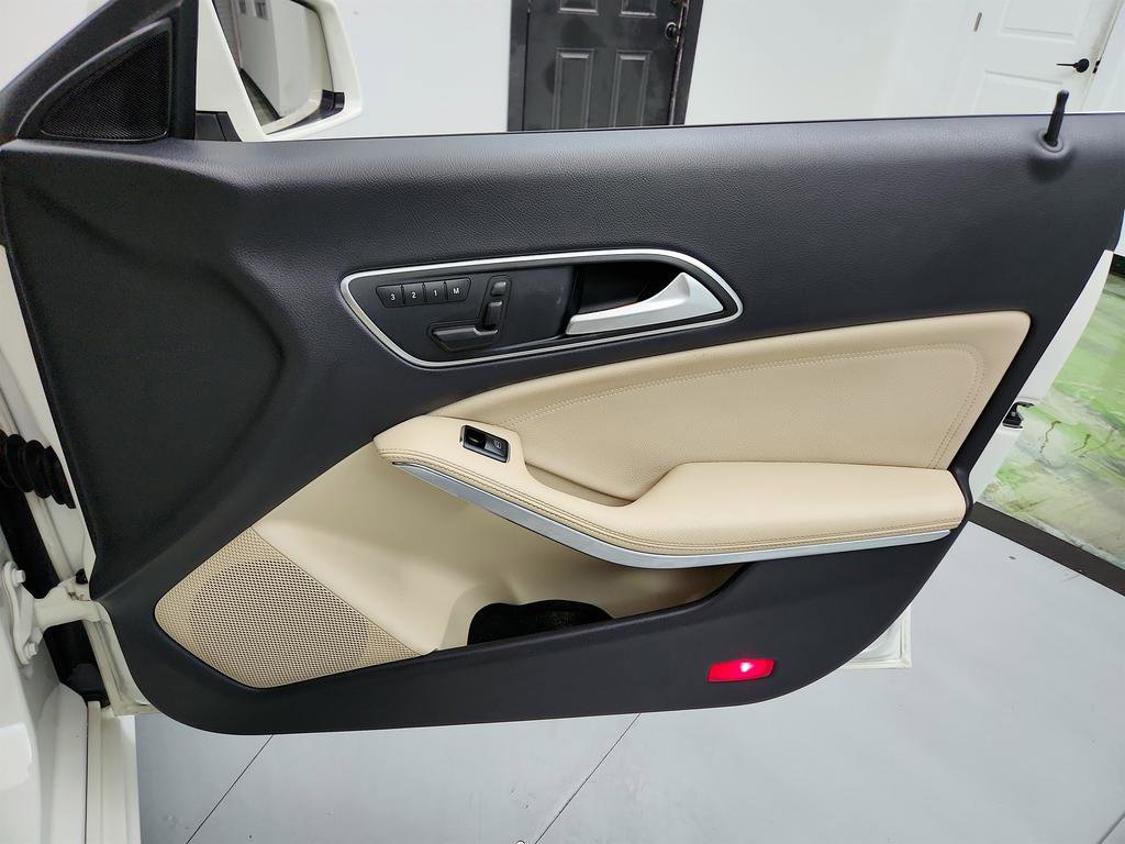 Used 2015 Mercedes-Benz CLA 250 image 25
