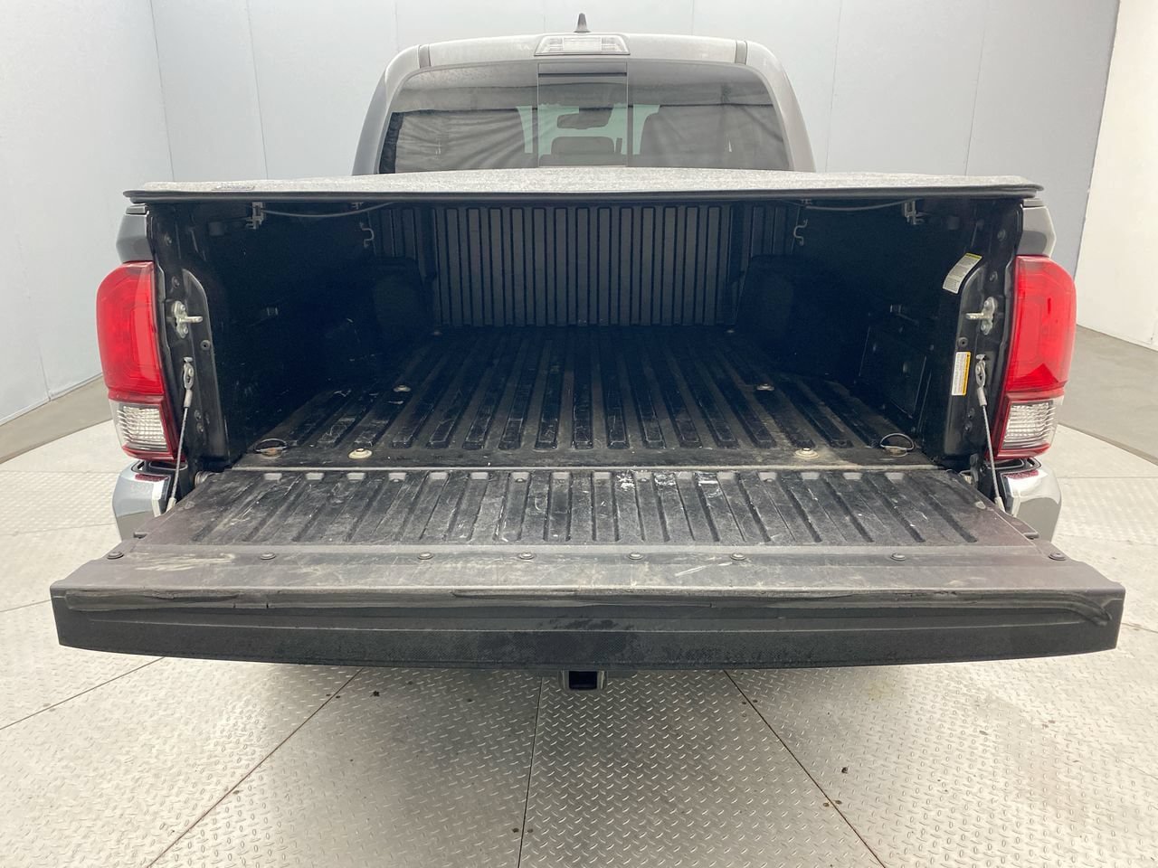 Used 2021 Toyota Tacoma SR5 AWD/4WD image 24