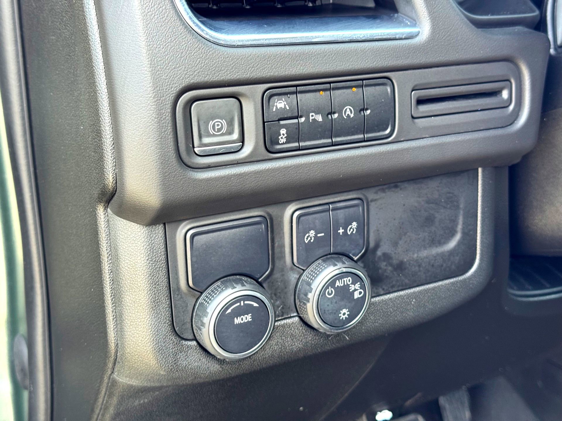 Used 2023 Chevrolet Tahoe Premier image 14