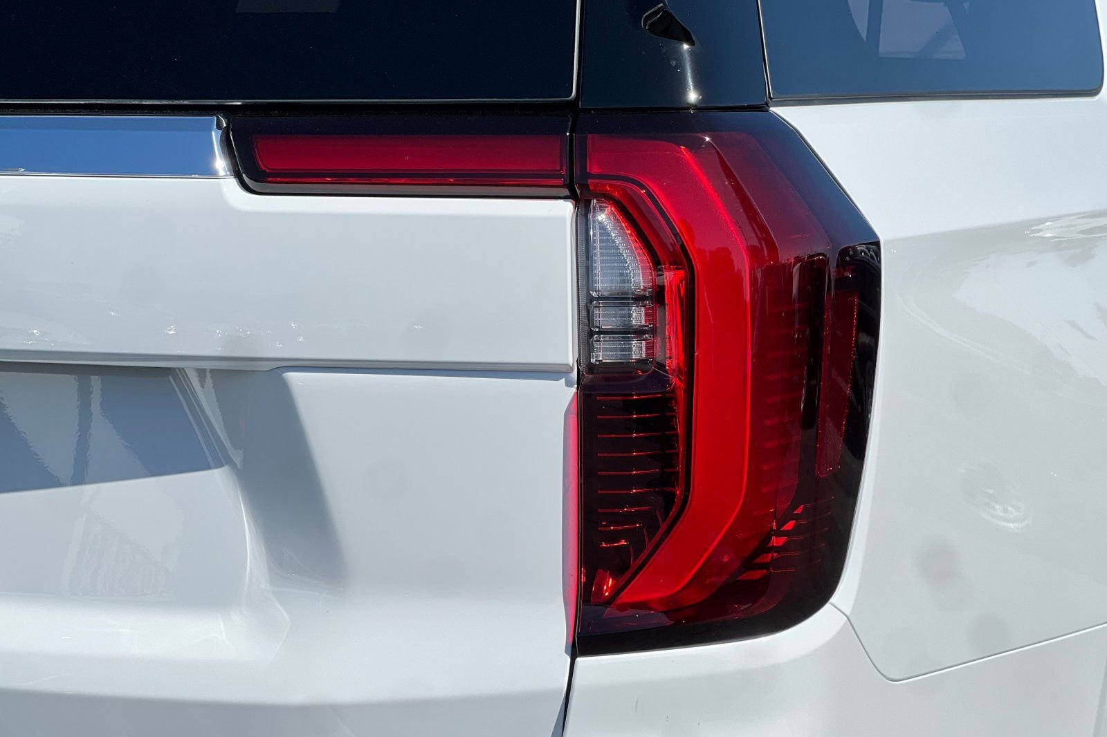 New 2026 GMC Yukon XL Elevation w/ Elevation Premium Package RWD image 7