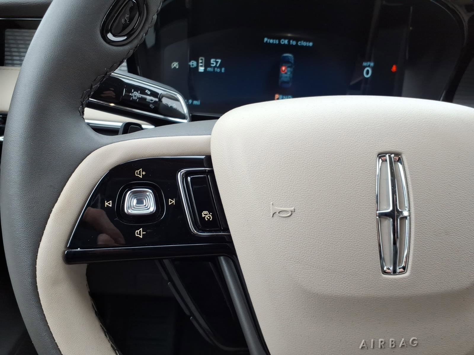 Used 2024 Lincoln Corsair Premiere image 14