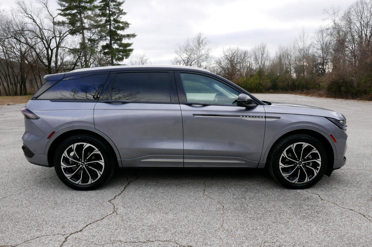 Used 2024 Lincoln Nautilus Reserve image 11