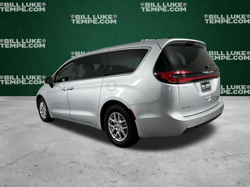 Used 2024 Chrysler Pacifica Touring-L image 9