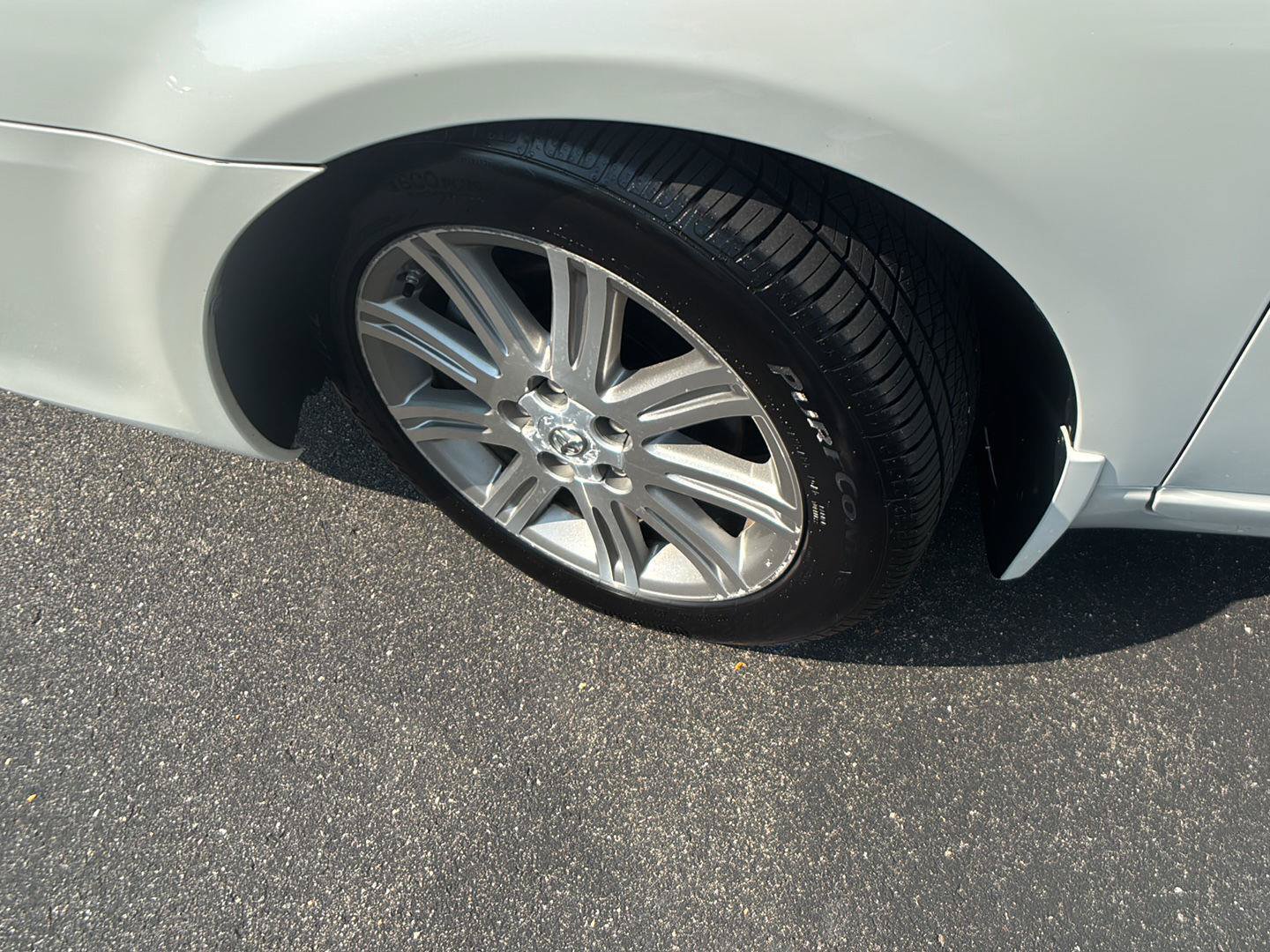 Used 2010 Toyota Avalon Limited FWD image 5