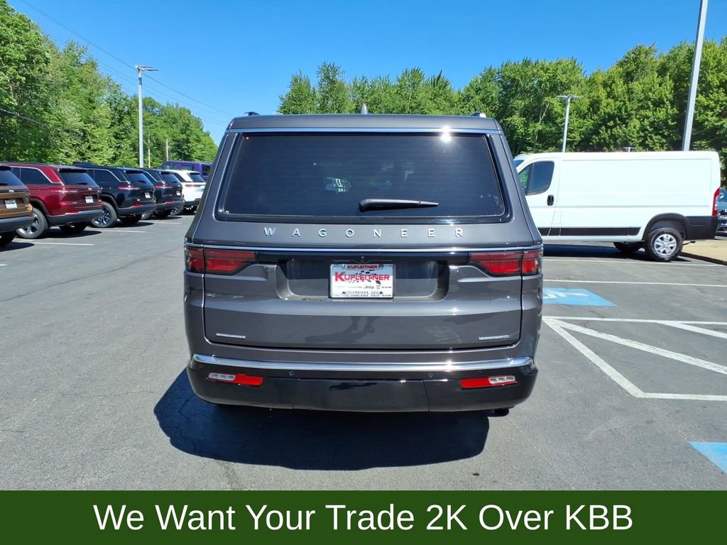 Used 2023 Jeep Wagoneer Series III w/ Premium Group I AWD/4WD image 7