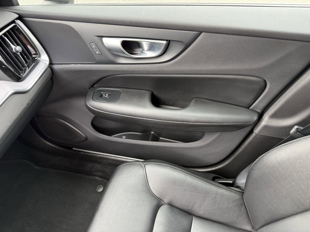 Certified 2024 Volvo S60 B5 Core image 28