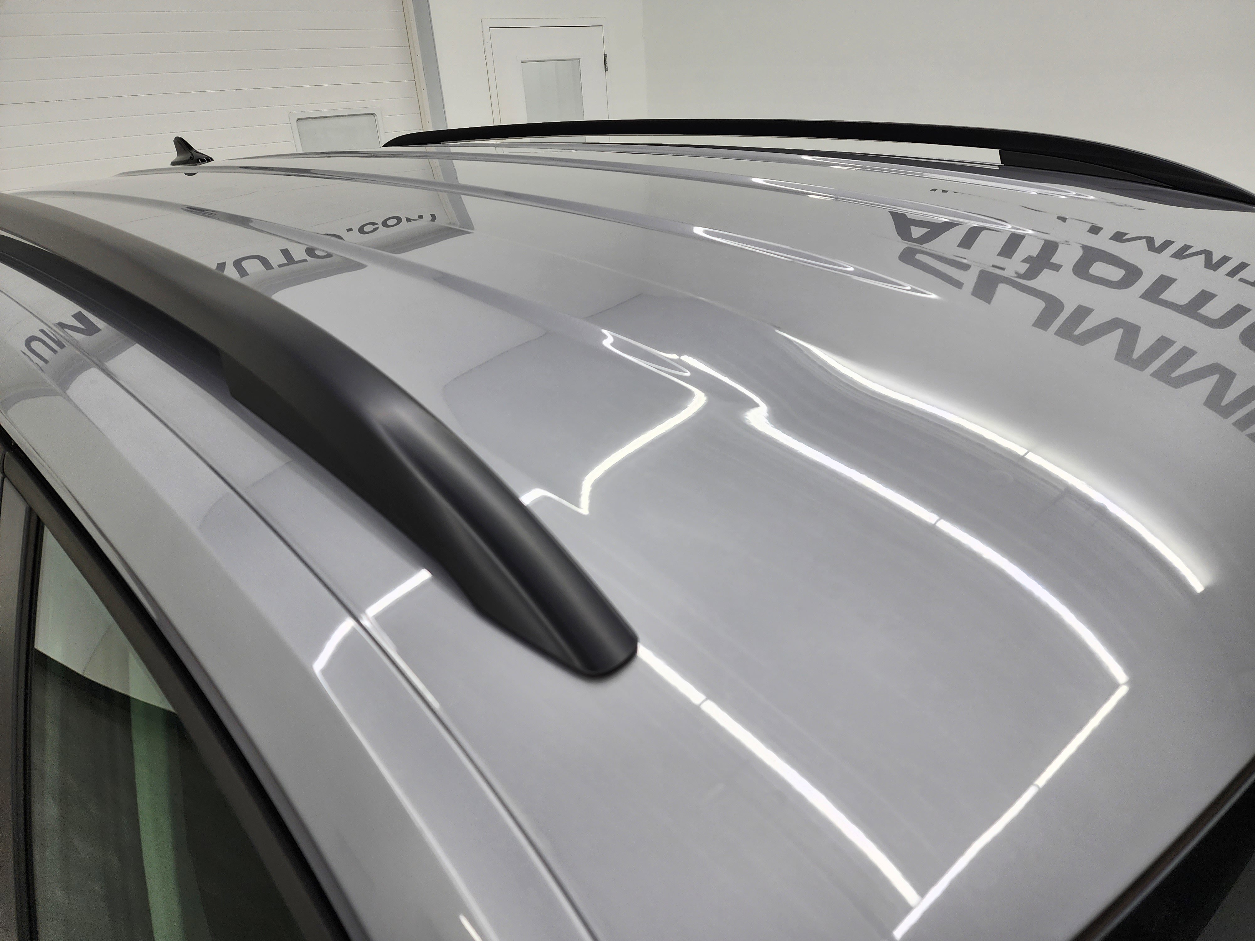 Used 2025 Volkswagen Atlas SE image 4