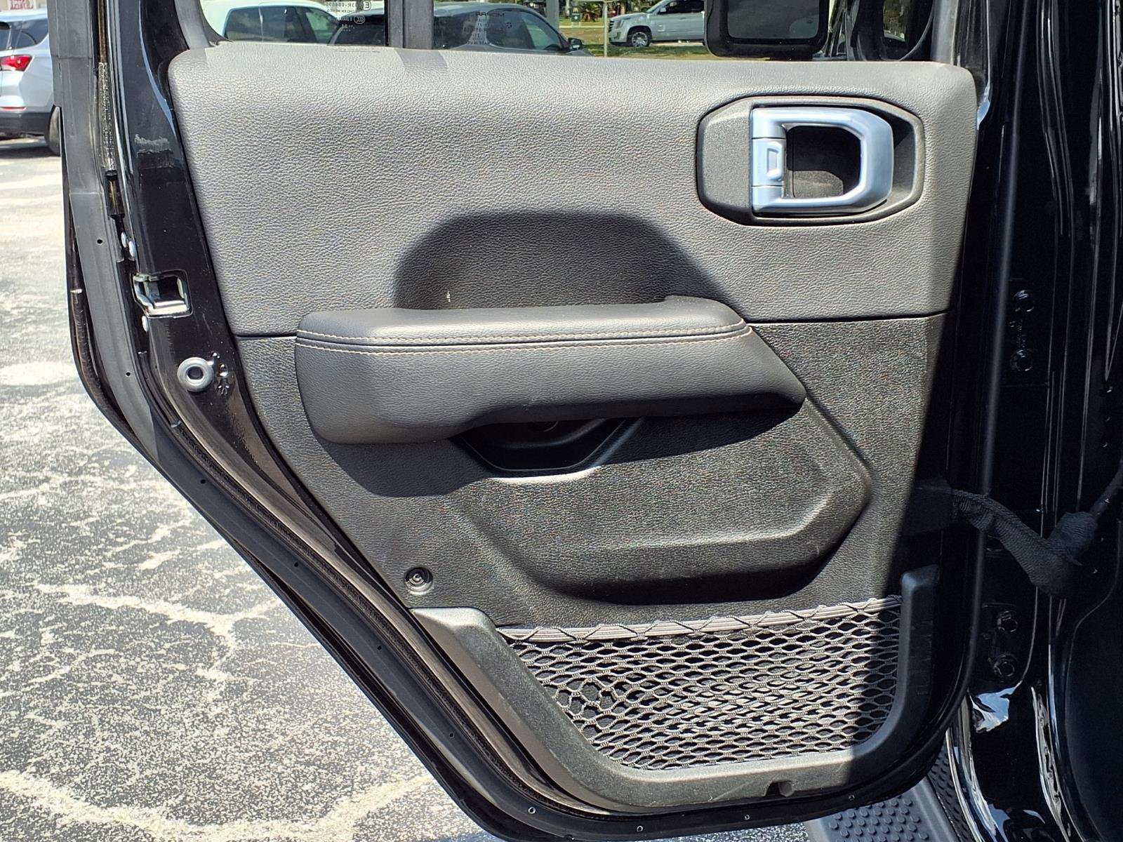 Used 2021 Jeep Wrangler Unlimited Rubicon 4xe w/ Steel Bumper Group image 17