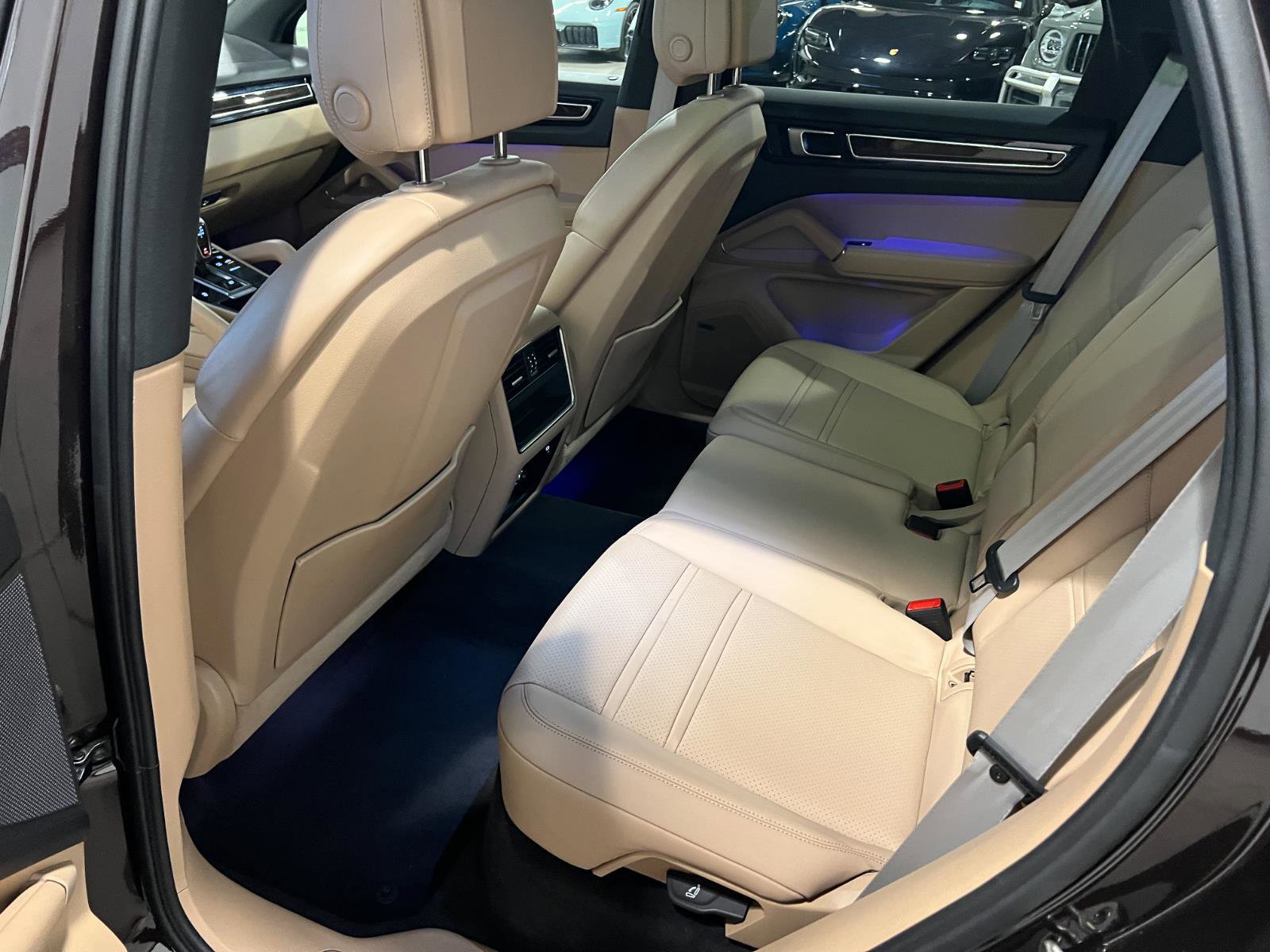 Used 2023 Porsche Cayenne Platinum Edition AWD/4WD image 30