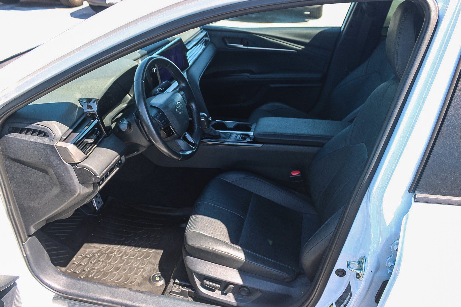 Used 2025 Toyota Camry XSE FWD image 19