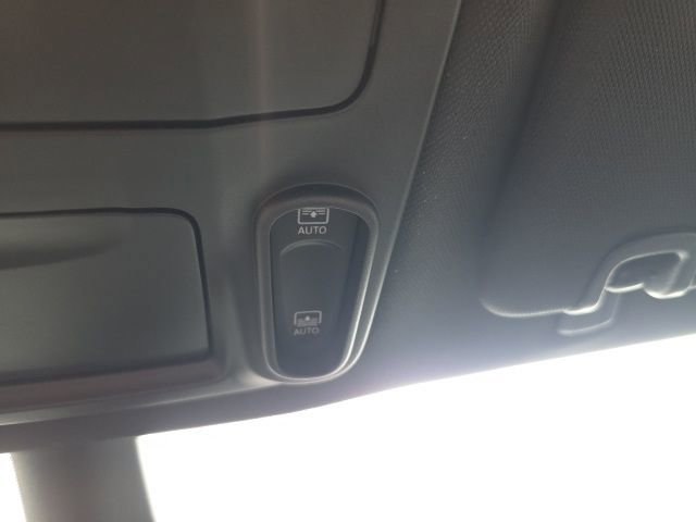 Used 2026 Chrysler Pacifica Premium image 32