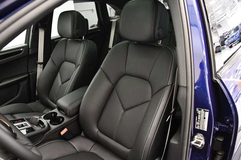 Certified 2025 Porsche Macan image 42