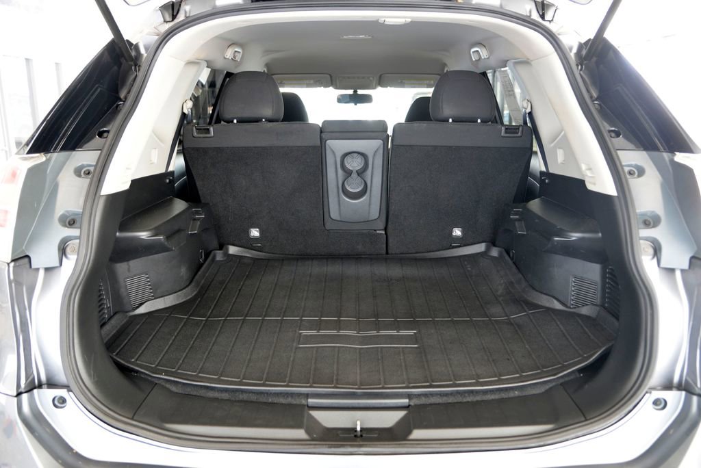 Used 2016 Nissan Rogue SV image 27