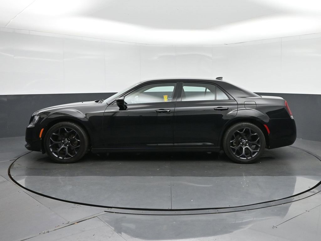 Used 2019 Chrysler 300 Touring w/ Sport Appearance Package image 4