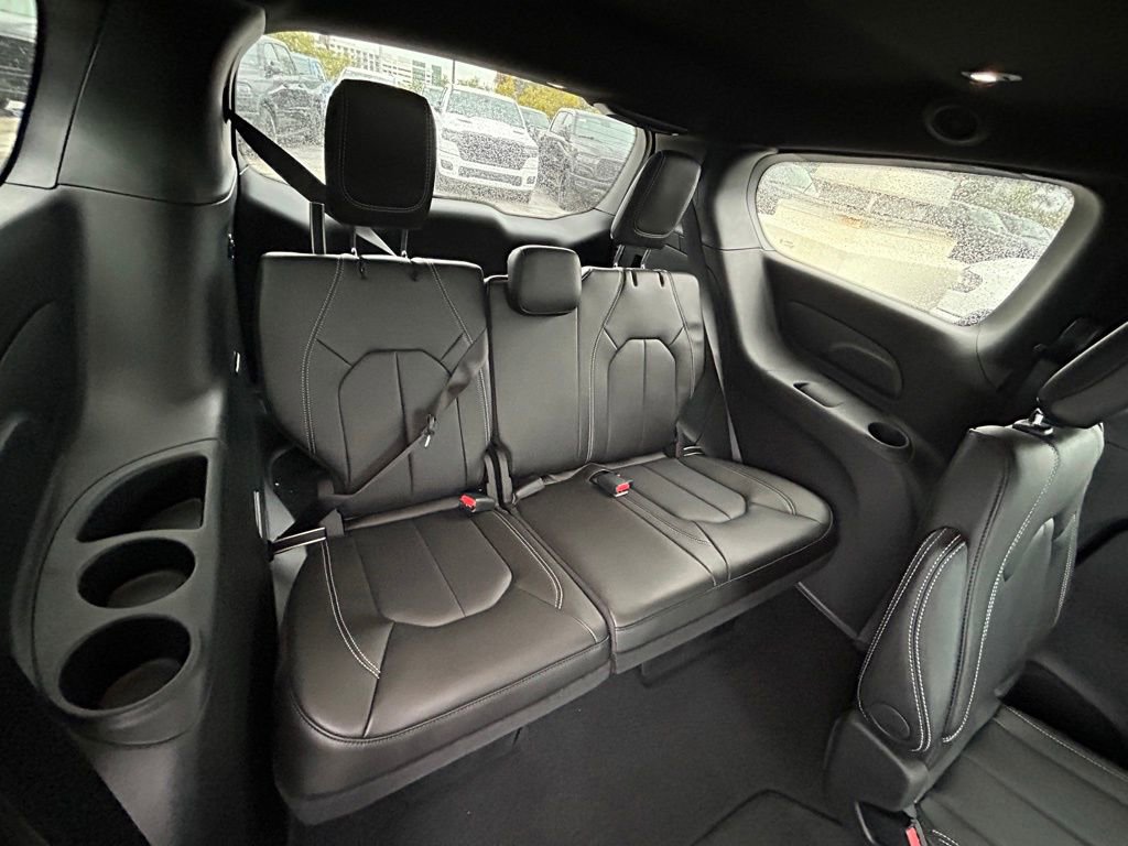 New 2026 Chrysler Pacifica Select image 33