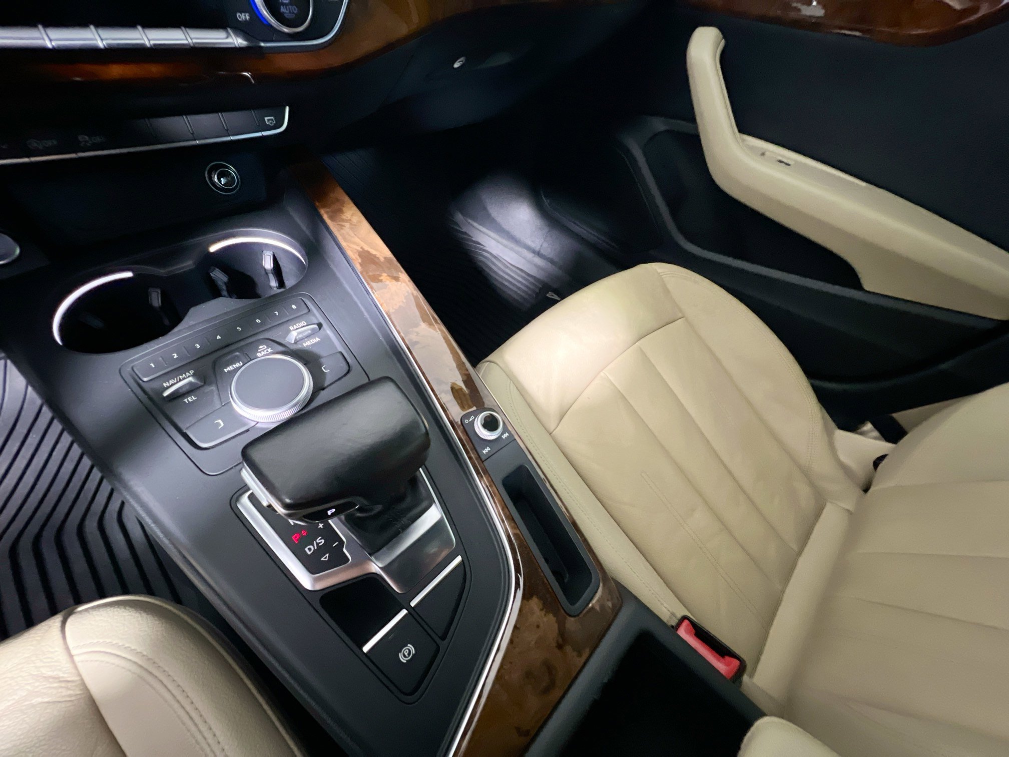 Used 2017 Audi A4 2.0T Ultra Premium w/ Convenience Package image 26