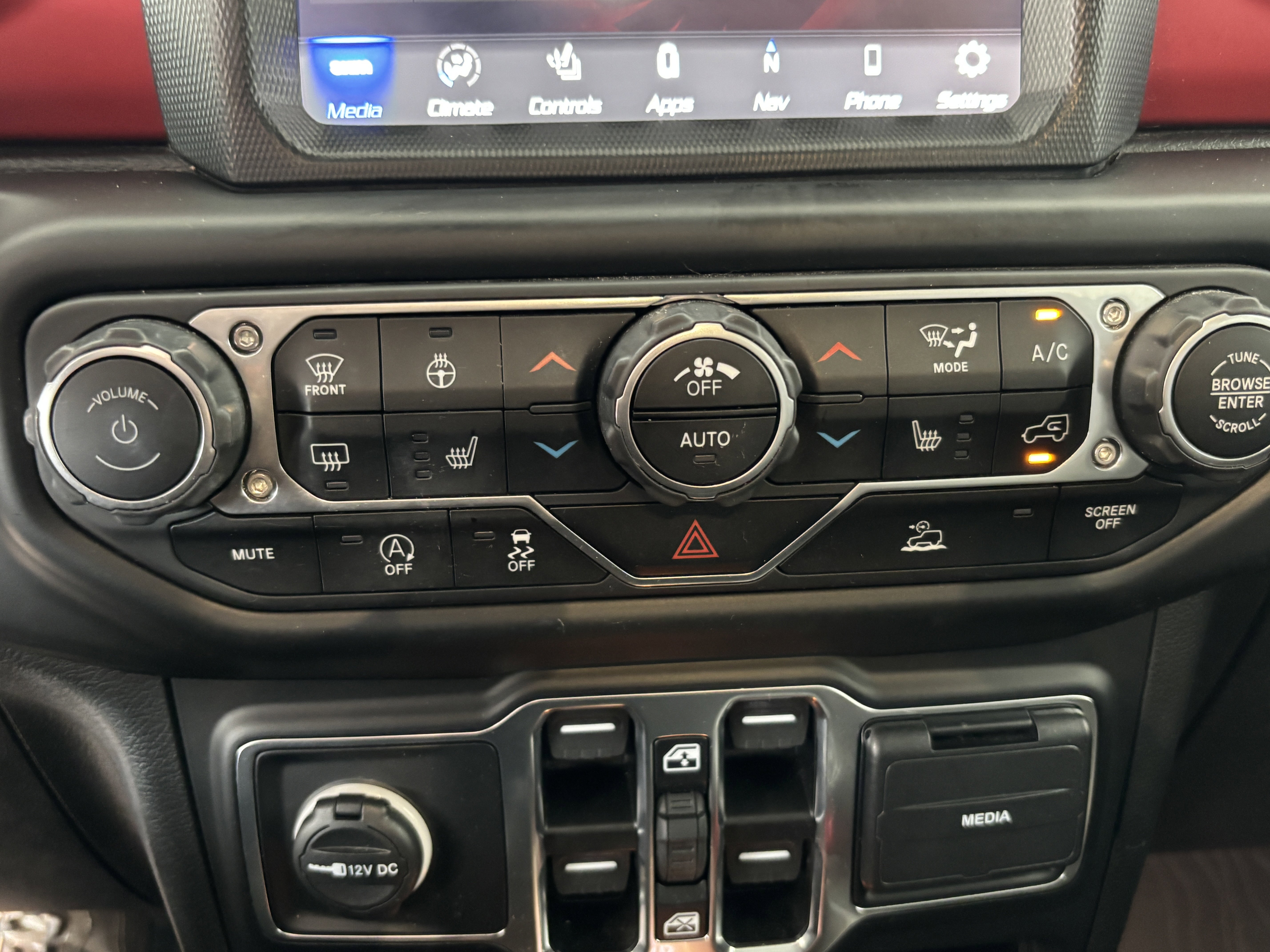 Used 2023 Jeep Wrangler Unlimited Rubicon w/ Cold Weather Group image 15