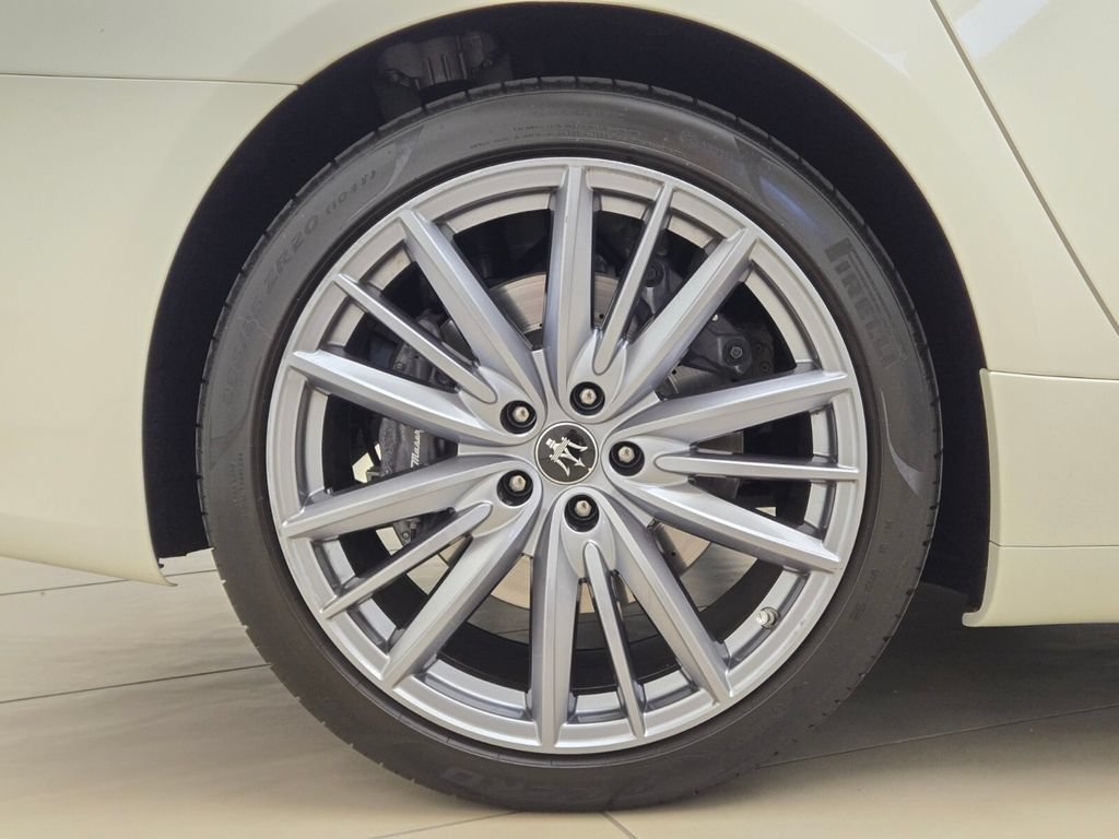 Used 2023 Maserati Quattroporte GT RWD image 7