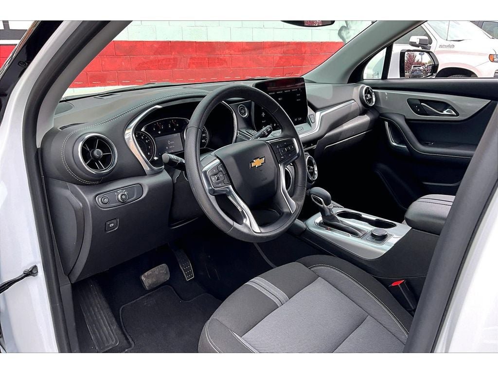 Used 2025 Chevrolet Blazer LT AWD/4WD image 14