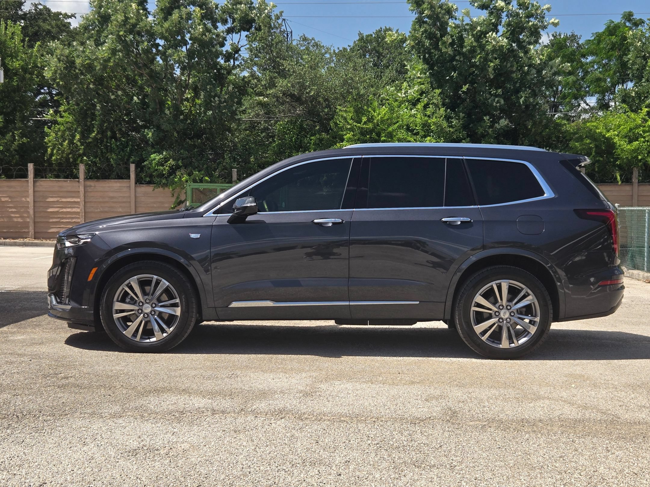 Used 2022 Cadillac XT6 Premium Luxury w/ Technology Package FWD image 7