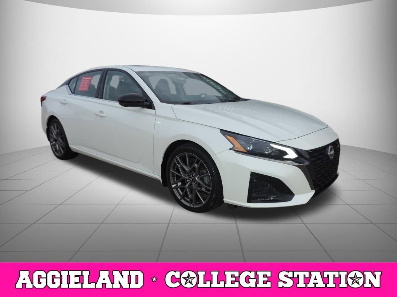 Certified 2023 Nissan Altima 2.0 SR FWD image 3