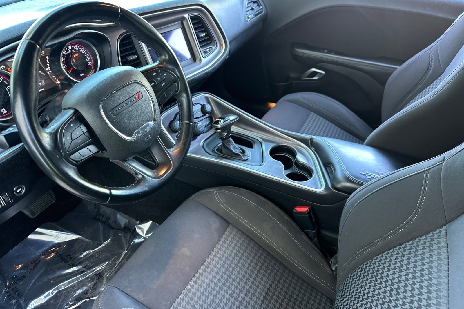 Used 2019 Dodge Challenger SXT image 4