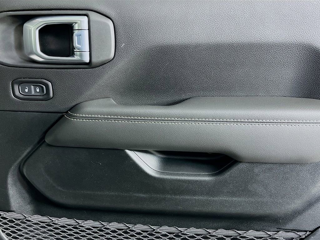 Used 2021 Jeep Wrangler Unlimited Sahara image 38