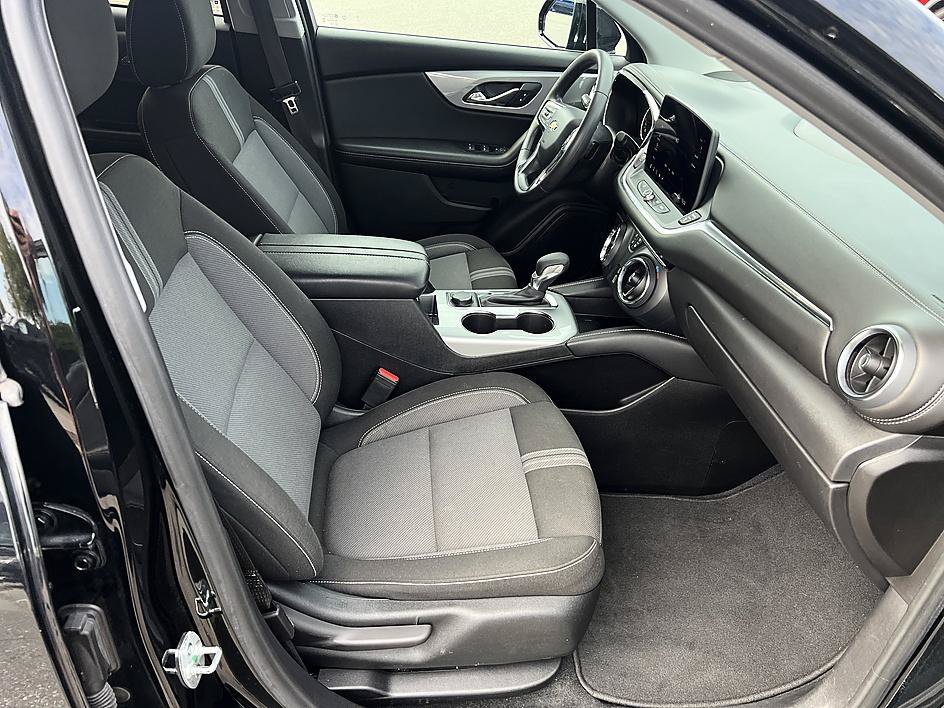 Used 2025 Chevrolet Blazer LT FWD image 17