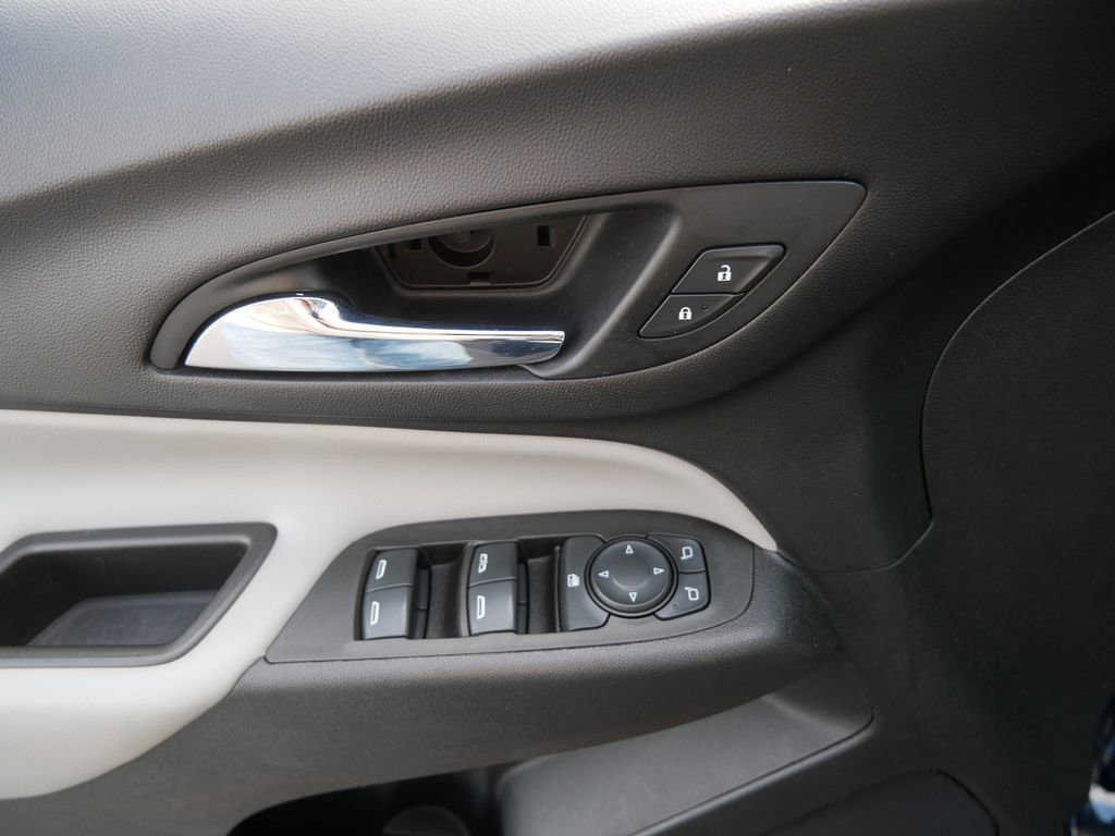 Used 2021 Chevrolet Equinox LS image 17