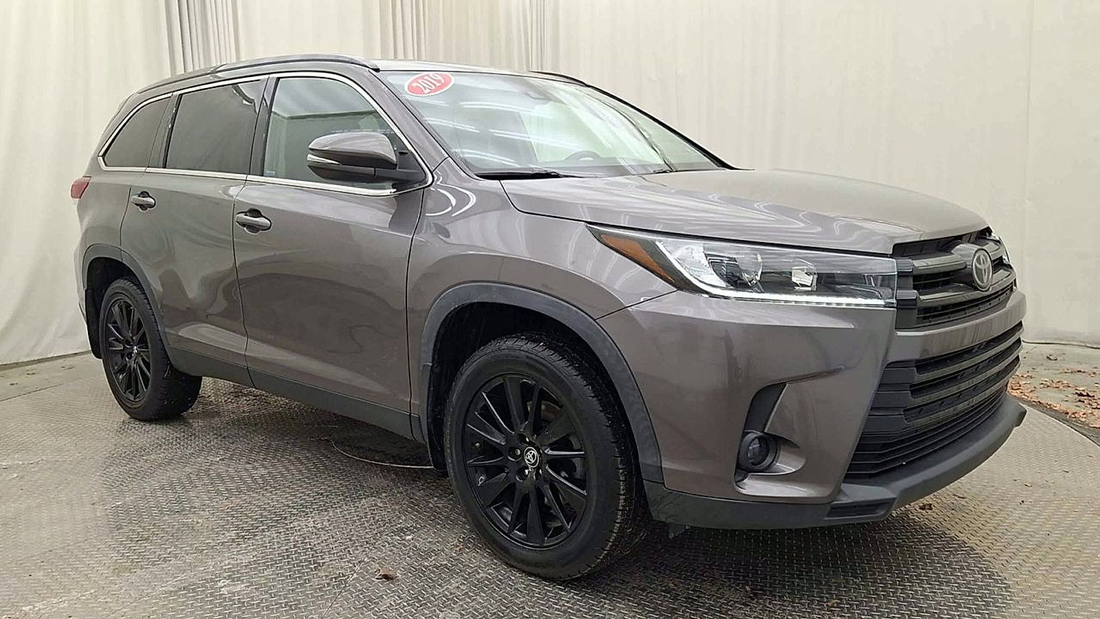 Certified 2019 Toyota Highlander SE image 5