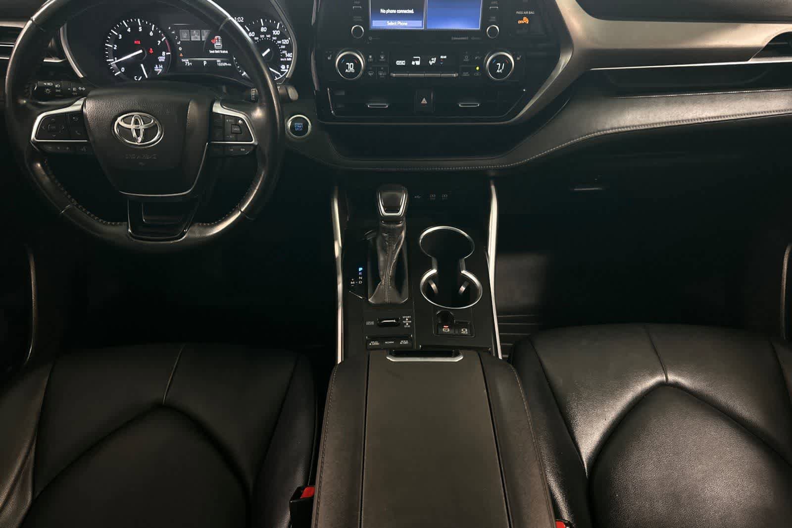 Used 2020 Toyota Highlander XLE image 4
