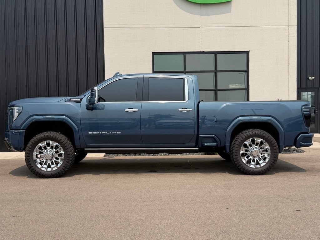 Used 2024 GMC Sierra 2500 Denali Ultimate AWD/4WD image 3