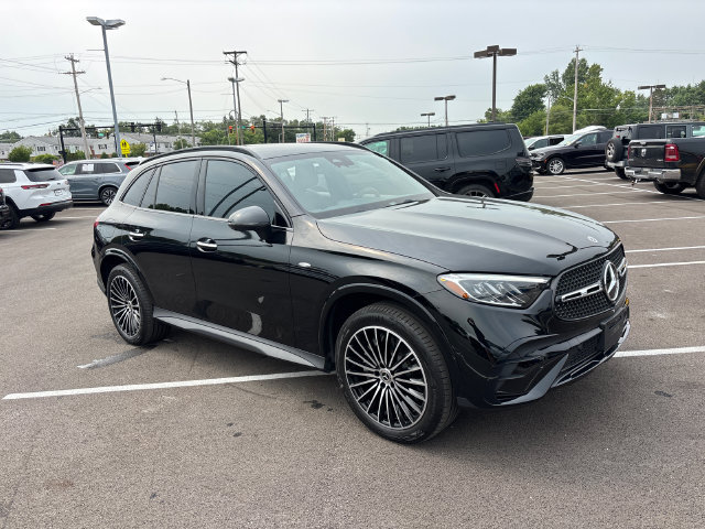 Used 2025 Mercedes-Benz GLC 350e 4MATIC image 2