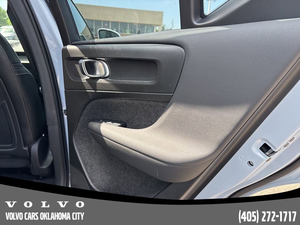 Used 2025 Volvo XC40 B5 Plus AWD/4WD image 19