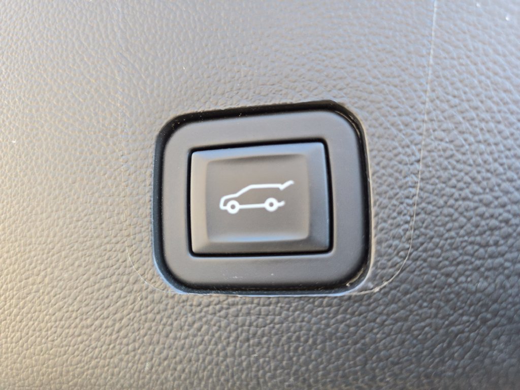 Used 2023 Chevrolet Traverse LT AWD/4WD image 24