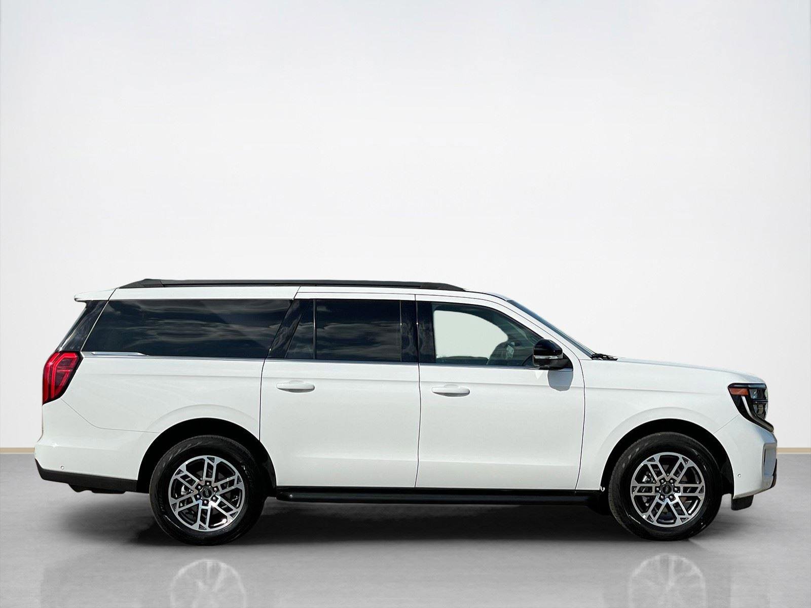 Used 2025 Ford Expedition Max Active AWD/4WD image 9