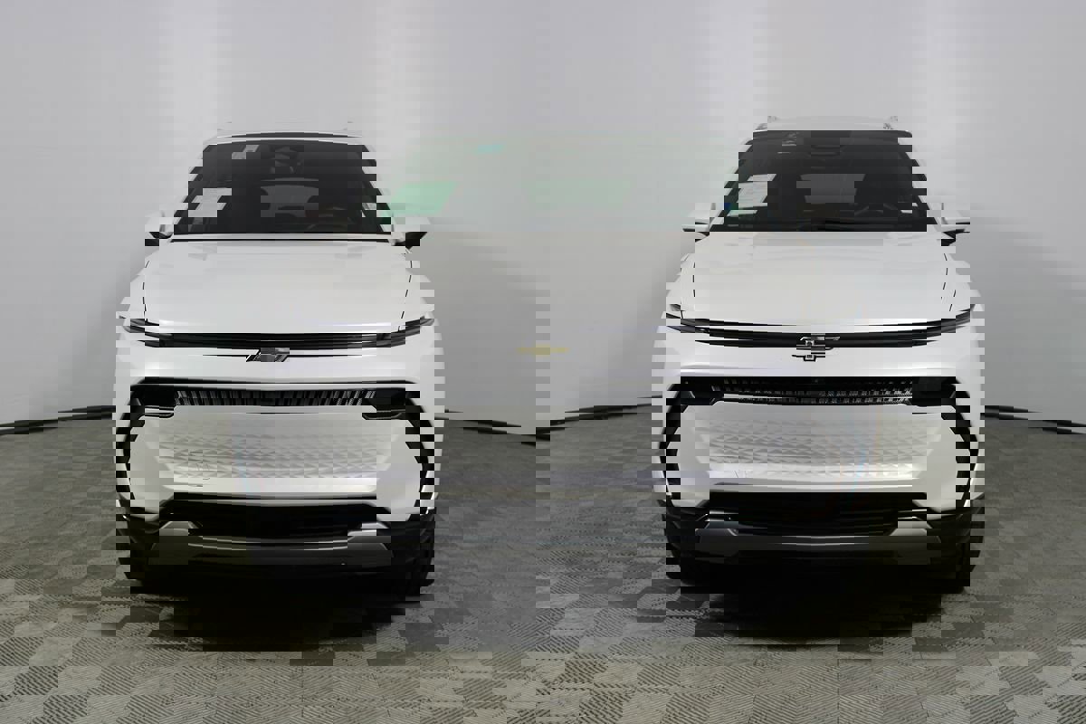 Used 2024 Chevrolet Equinox EV LT image 2