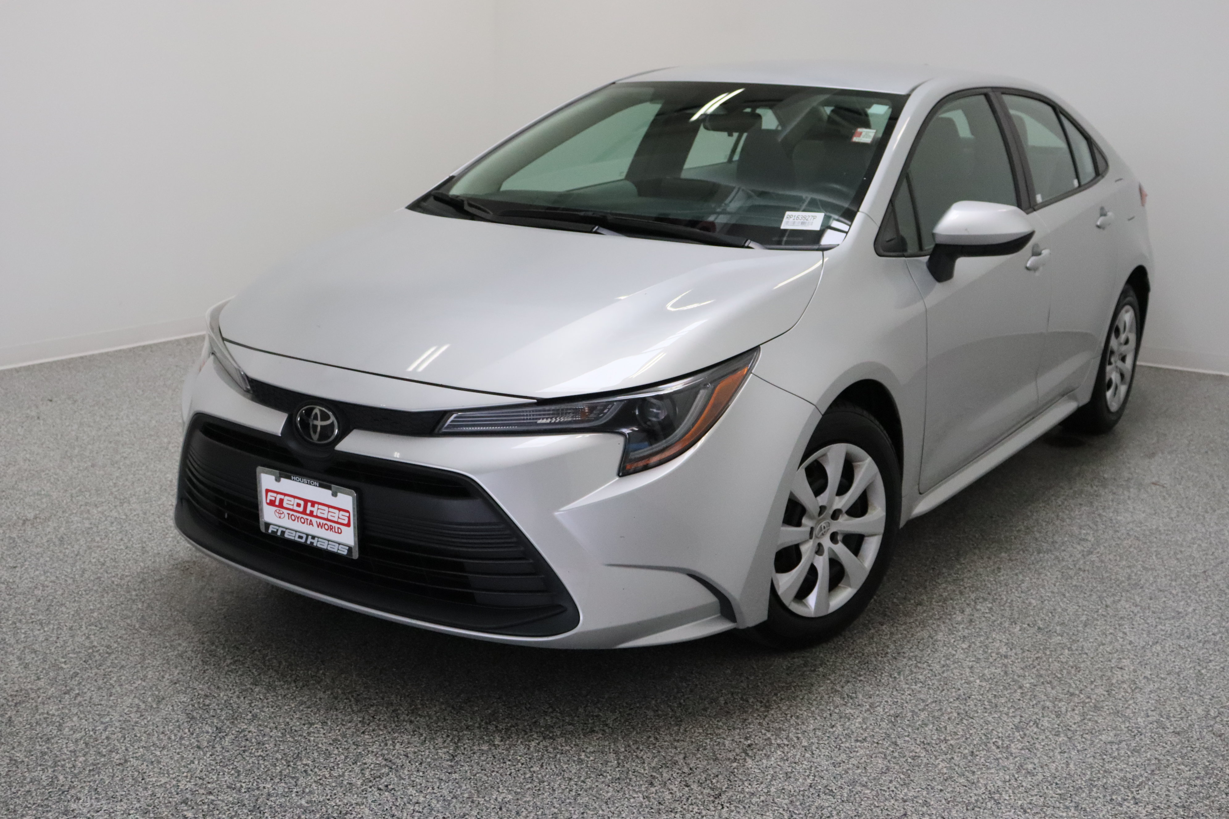 Used 2024 Toyota Corolla LE FWD image 2