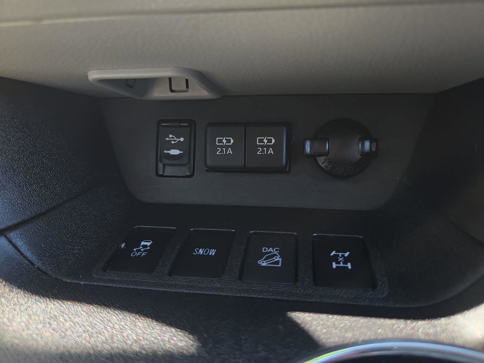 Used 2019 Toyota Highlander XLE image 24