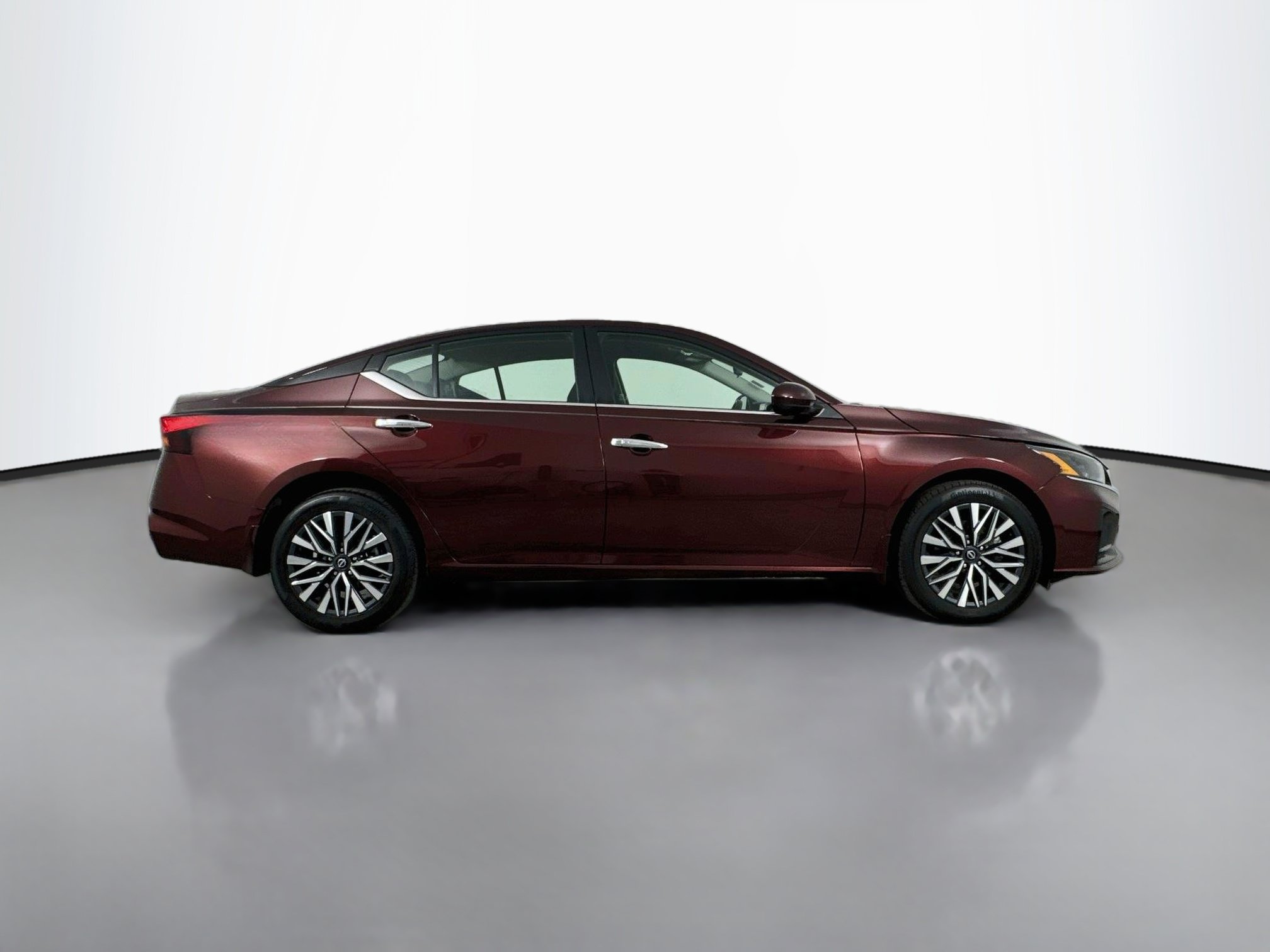 Used 2023 Nissan Altima 2.5 SV AWD/4WD image 8