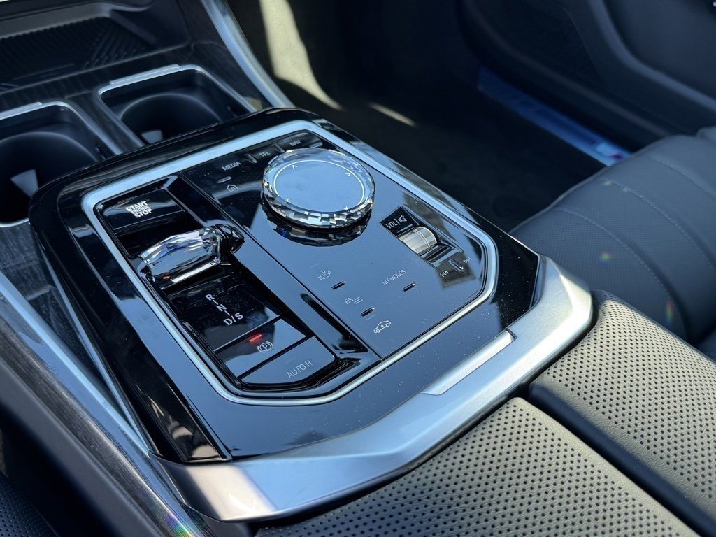 New 2026 BMW 750e xDrive w/ Executive Package image 26