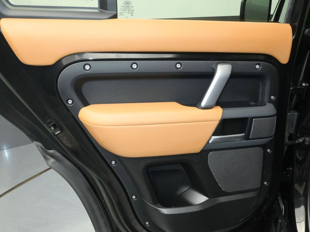 Used 2023 Land Rover Defender 110 X-Dynamic SE image 19