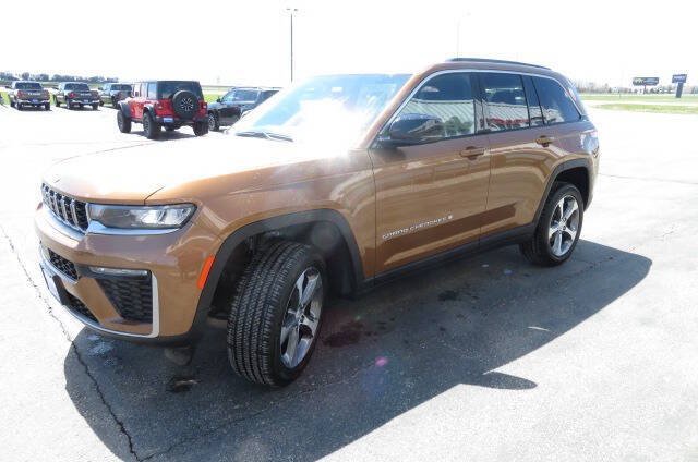 New 2026 Jeep Grand Cherokee Limited w/ Trailer Tow Package AWD/4WD image 6
