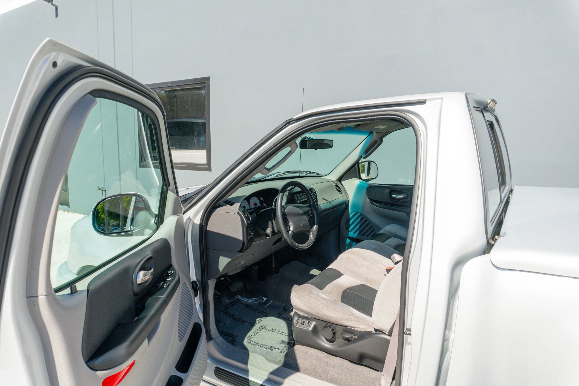 Used 2004 Ford F150 Lightning RWD image 47