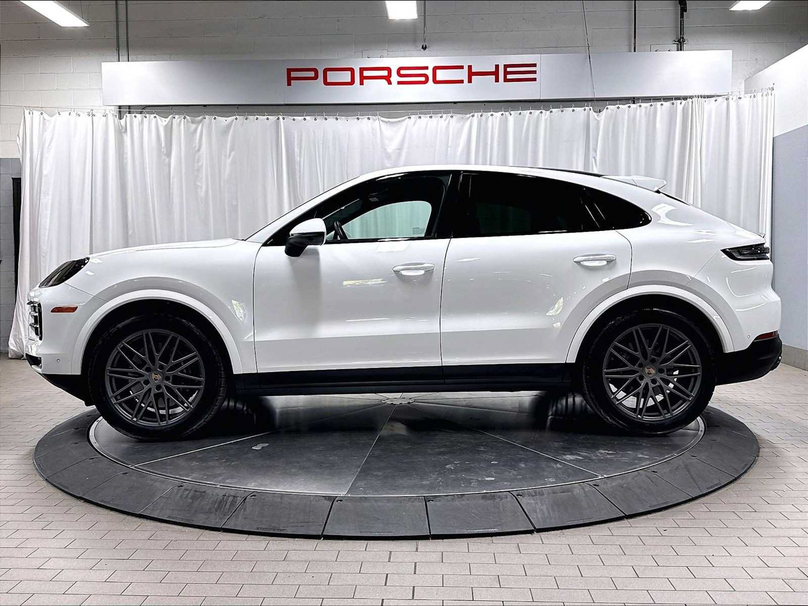 Used 2025 Porsche Cayenne Coupe AWD/4WD image 2