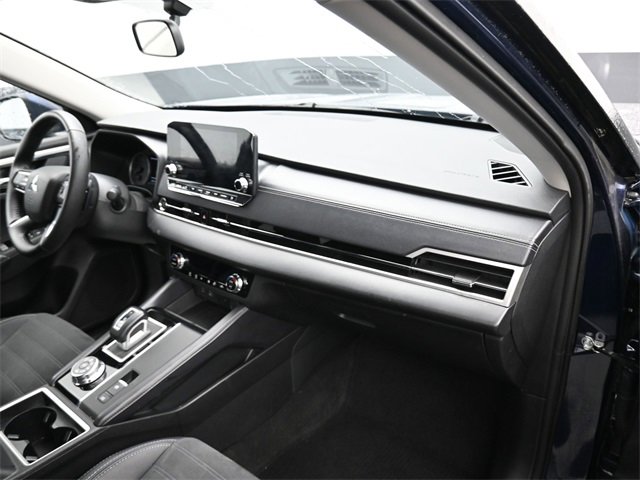 Used 2024 Mitsubishi Outlander SE image 11